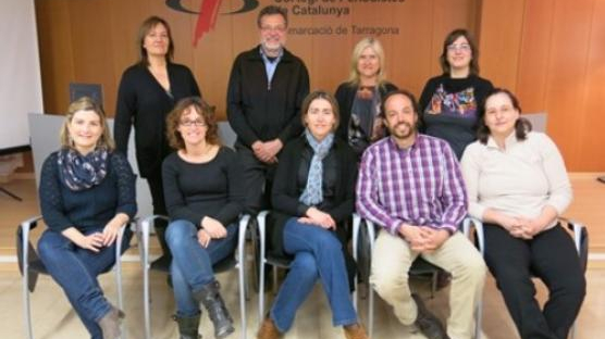 A dalt, d'esq a dreta, els membres de la junta sortint que no repeteixen: Carina Filella, Ignasi Soler, Cori Sebastià i Meritxell Fuguet. A baix, d'esq a dreta, la nova junta: Raquel Sans (tresorera), Ivet Batet (vicepresidenta), Sara Sans (presidenta), Esteve Giralt (vocal) i Núria Valls (vocal)