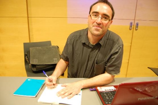 Jordi Marsal, signant el seu llibre