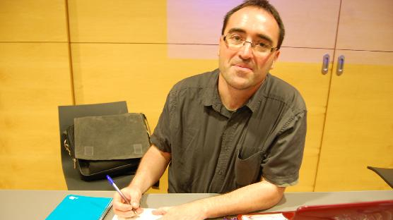 Jordi Marsal, signant el seu llibre