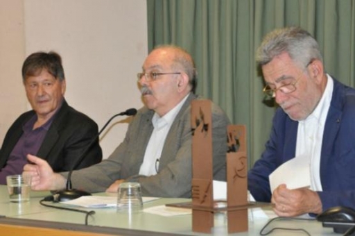 El premiat (a l'esquerra) acompanyat de Joan Badia i Gonçal Mazcuñán