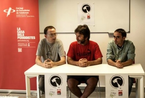 Presentació del Concurs d´Humor Gràfic en Drets Laborals a Manresa a càrrec d'Ermengol Gassiot (al centre), Francesc Sol (a la dreta) i Moisès Rial.