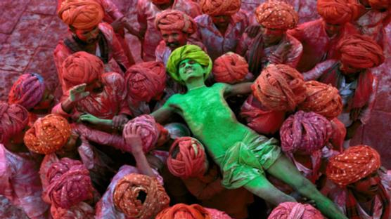 Festival Holi al Rajasthan, India al 1996. Foto: Steve McCurry
