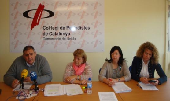 Quatre dels membres del jurat: Rafa Gimena, a l'esquerra, i al seu costat Sara Mestres, Isabel Hornos i Roser Perera.