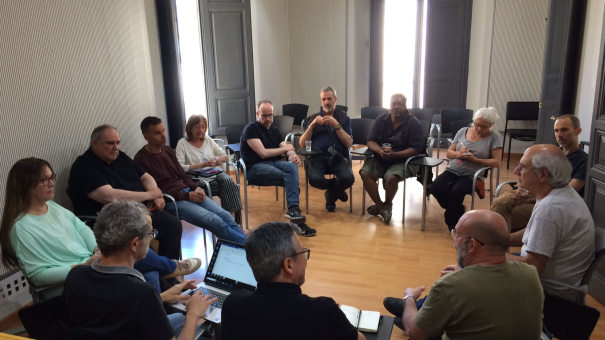 Els participants a la trobada amb fotoperiodistes de Girona.