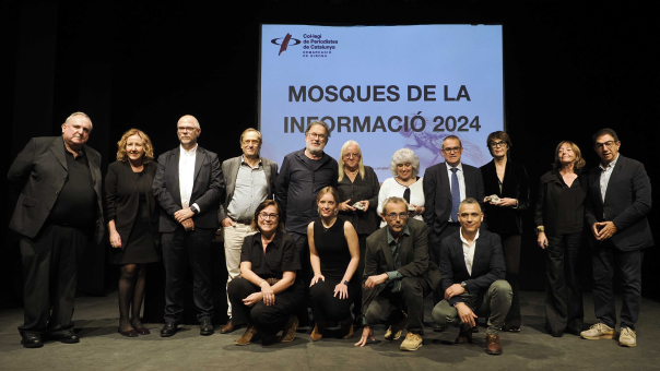 Foto de família de les Mosques de la Informació 2024