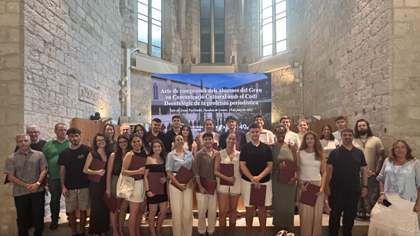 Foto de família del primer acte de compromís amb el Codi Deontològic a la UdG.