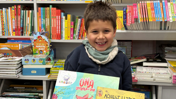 L'Arç, amb els llibres que ha elegit.