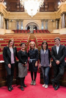 D'esquerra a dreta, Alicia Alegret (PP), Marta Ribas (ICV), Marisa Xandri (PP), Marta Vilalta (ERC) i Carles Puigdemont (CiU). Foto: Sergio Ruiz