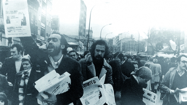 Venedors del diari il·legalitzat El Combate. 
