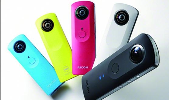 Diferents models de la Ricoh Theta, una càmera de baix cost que permet gravar en 360 graus.