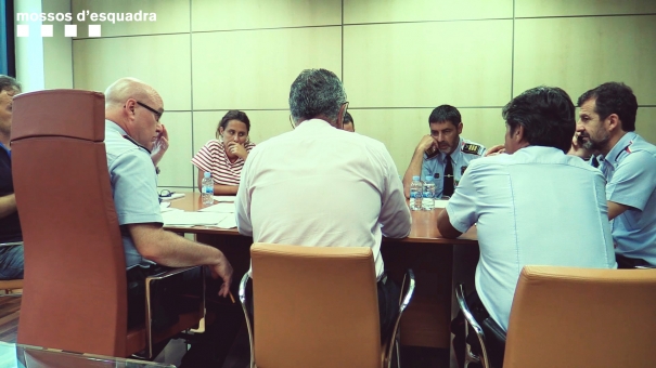 Diferents responsables de Mossos d'Esquadra el 17A -entre ells Patricia Plaja i Josep Lluís Trapero- en una de les reunions mantingudes durant el dia de l'atemptat