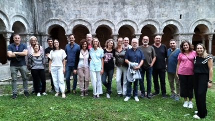 El grup de periodistes, al Claustre de la Catedral de Girona. 