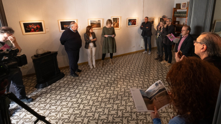 La inauguració de «RaholaFoto2023» a la seu del Col·legi de Periodistes de Girona.