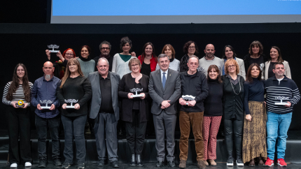 Foto de família dels guanyadors dels XVI Premis Carles Rahola de Comunicació Local.
