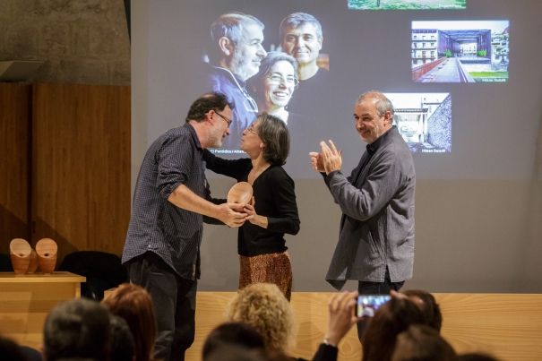 Joan Ventura va lliurar la Mosca de Sant Narcís a RCR Arquitectes.