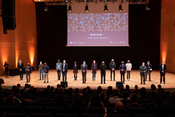 Els guanyadors dels XII Premis Carles Rahola de Comunicació Local, amb les autoritats que van lliurar els guardons..