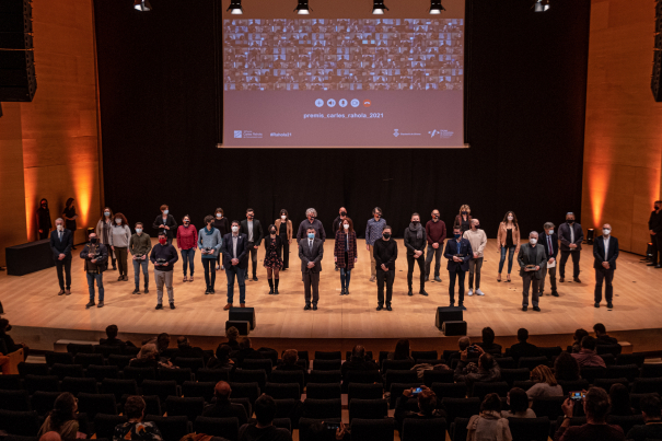 Foto de família dels guanyadors, els finalistes i les autoritats.