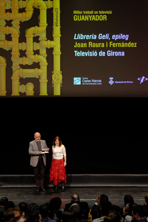 Joan Roura, guanyador del premi en televisió, amb M.Àngels Planas. 