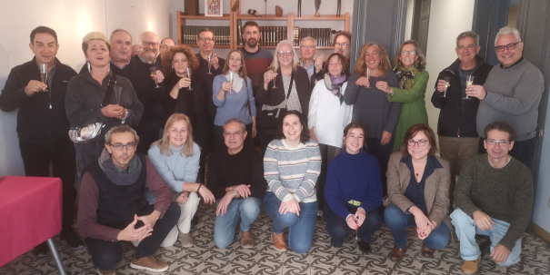 Primera foto de grup de la II Trobada de Nadal de Periodistes de Girona.