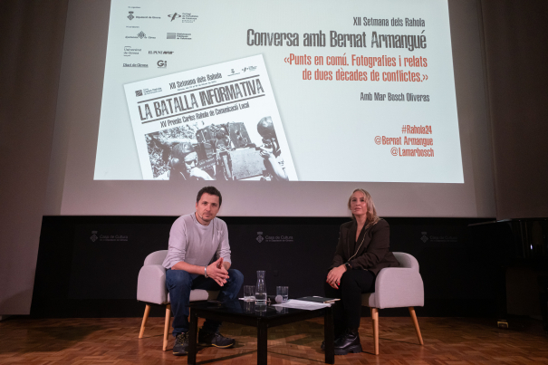 Bernat Armangué i Mar Bosch, a punt  per iniciar la conversa. 