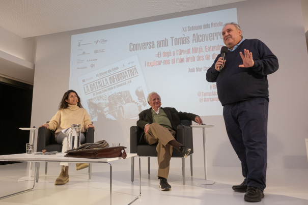 Jordi Grau va donar la benvinguda a la convesra amb Tomàs Alcoverro.