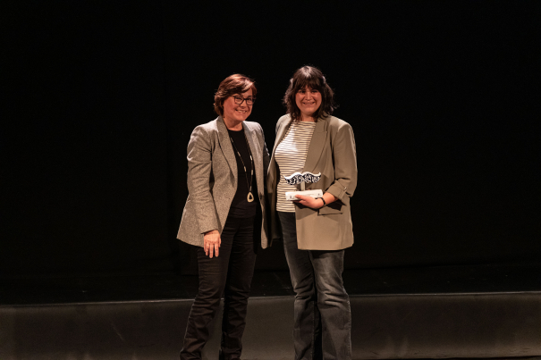 Susanna Quintana, amb la guanyadora en la categoria de premsa, Clara Pedrosa.
