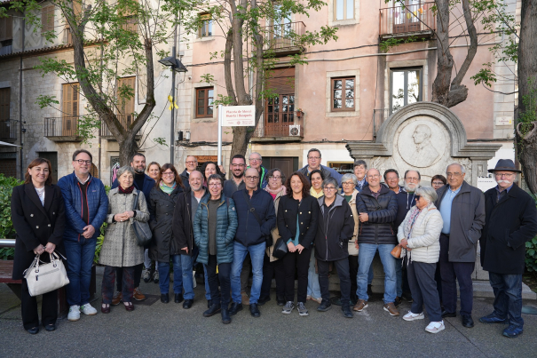 Foto oficial en la inauguració de la plaça dedicada a Mercè Huerta.