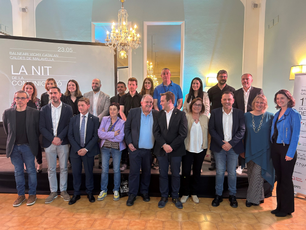 Foto de família dels protagonistes de la nit. 