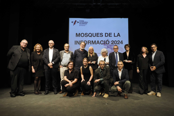 Foto de grup dels guardonats i els lliuradors de premis.