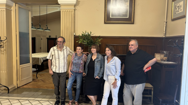 Mar Camps, Tura Soler, Gemma Busquets, Salvador Garcia-Arbós i Jordi Grau, al bar del Casino de Girona.