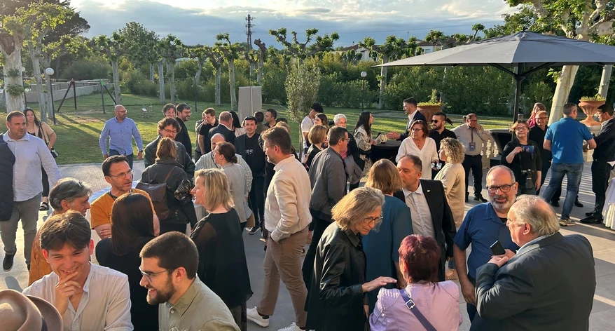 Ambient abans de començar la trobada. Ambient abans de començar la trobada.