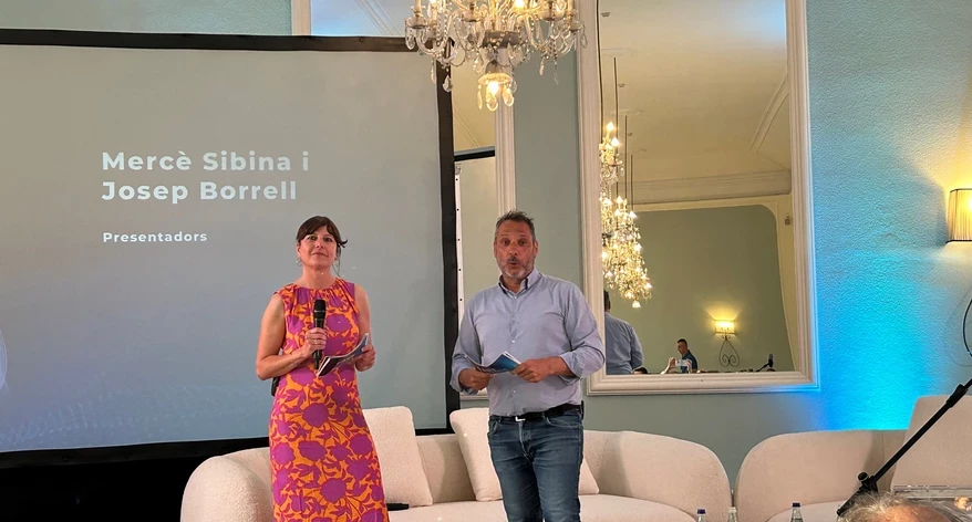 Mercè Sibina i Josep Borrell, els conductors de la vetllada. Mercè Sibina i Josep Borrell, els conductors de la vetllada.