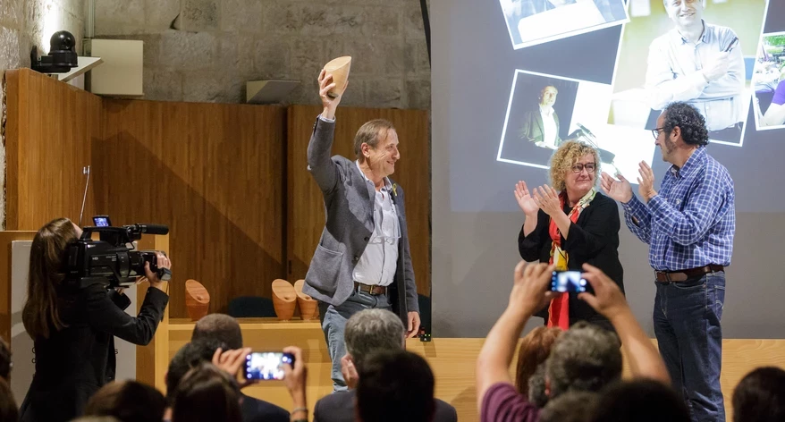 En Nisso, content amb el guardó que va rebre. En Nisso, content amb el guardó que va rebre.