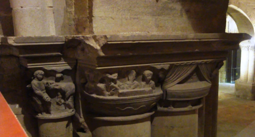 Alguns dels capitells amb la llegenda de Sant Jaume