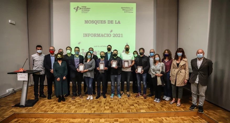 Foto de grup amb les autoritats i tota la Junta de la Demarcació de Girona.