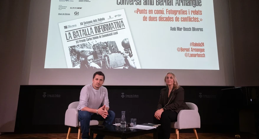Bernat Armangué i Mar Bosch, a punt  per iniciar la conversa. 