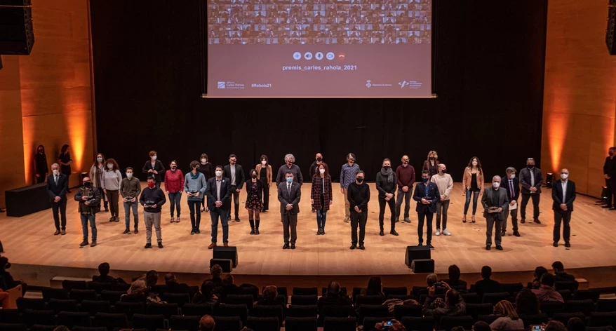 Foto de família dels guanyadors, els finalistes i les autoritats.