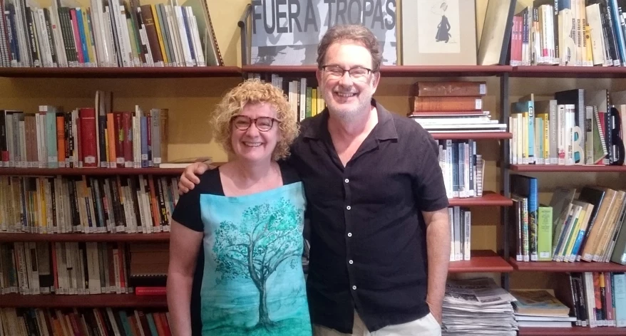 Neus Bonet i Joan Ventura, a la biblioteca de la seu de Girona del Col·legi.