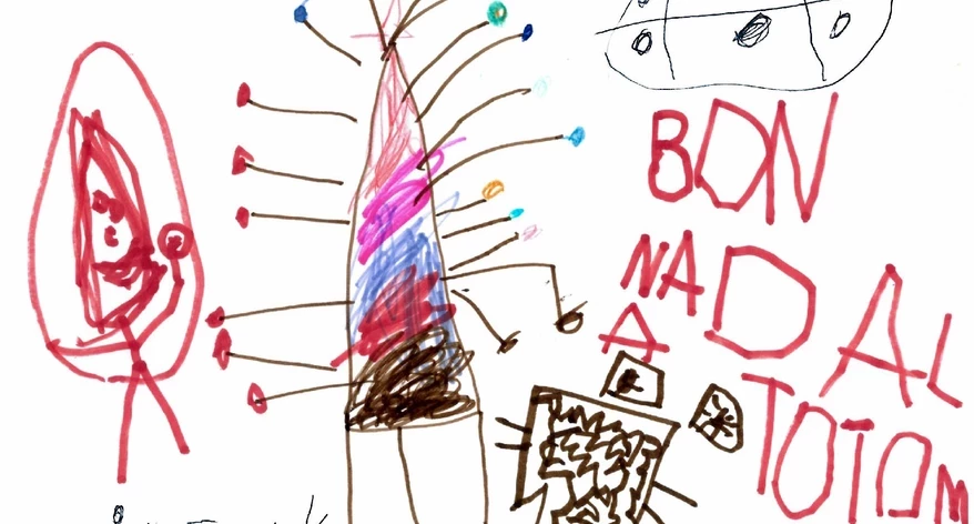 Arbre de Nadal amb periodista al costat fent un reportatge nadalenc.