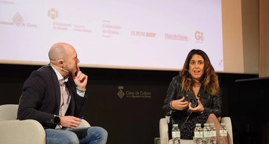 "Una periodista al faristol", conversa amb Patrícia Plaja i Dani Vilà.