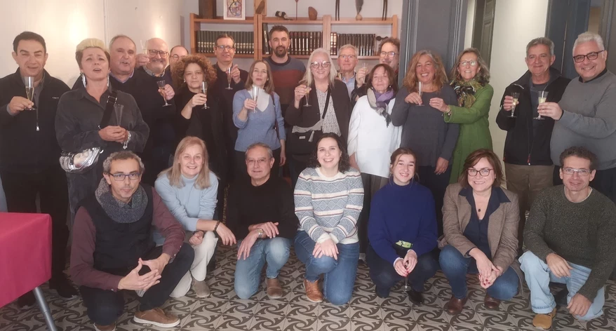 Primera foto de grup de la II Trobada de Nadal de Periodistes de Girona.