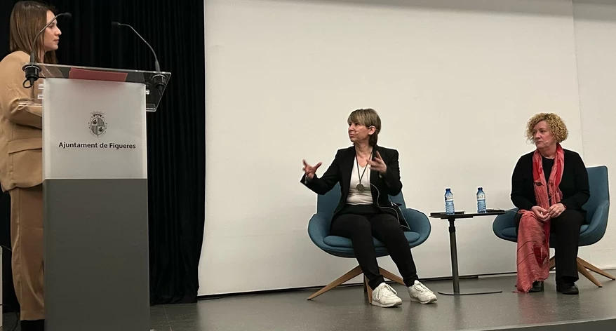 La conversa entre Margarida Moles, Neus Bonet i la conductora de l'acte, Sònia Duñach.