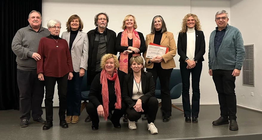Foto de família de l'acte de lliurament de la III Beca Minobis. 