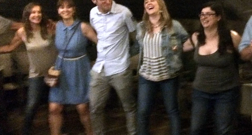 "... cuando en la playa sacó el pañuelo y me saludó..."