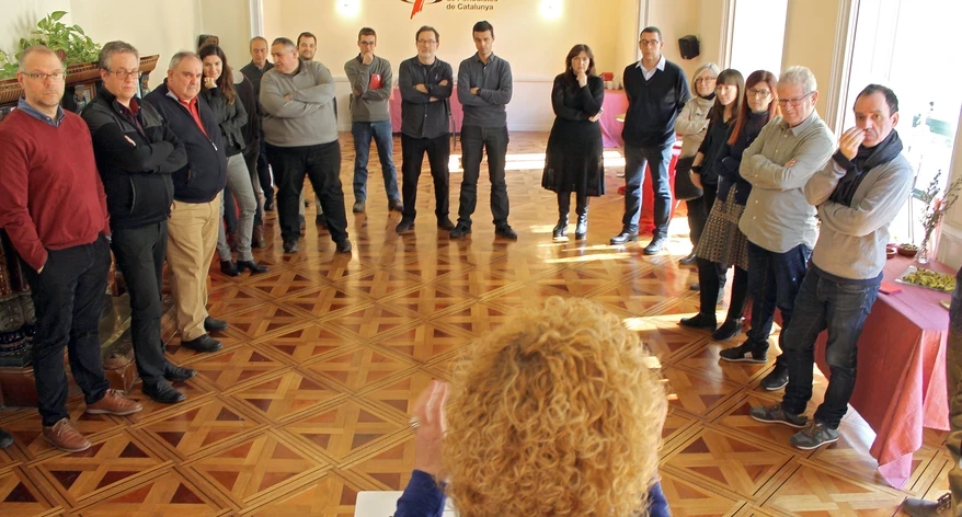 La degana donant benvinguda als nous membres de la Junta de Govern