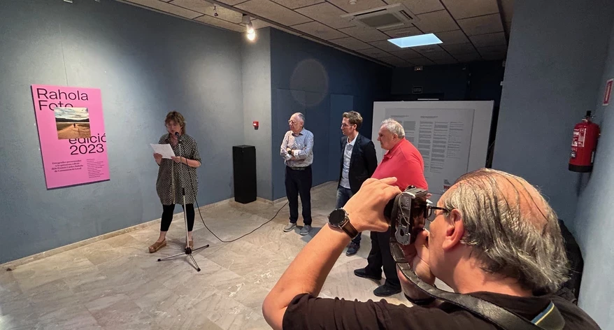 Dolors Gibert va llegir unes paraules.