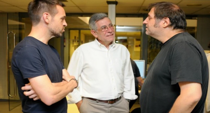 El col·legiat Joan Piqué i Gonçal Mazcuñán parlant amb Fontdevila / Foto: Salvador Redó