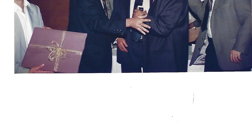 En Pere Madrenys, quan va rebre la Mosca Petrus de mans d Enric Matarrodona. 