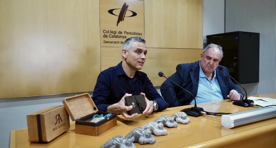 L'autor de les Mosques, Rocayats, i el president de la Demarcació de Girona del Col·legi,Jordi Grau. Rocayats i Jordi Grau.