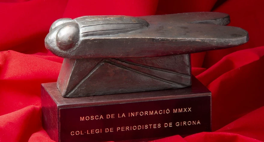 La Mosca de bronze creada per Carme Sanglas. 